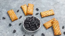 Merienda nutritiva: paso a paso para preparar unas deliciosas galletas de pasas y chocolate