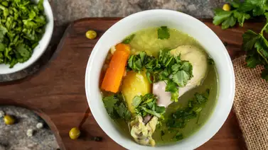 ¡Adiós resaca!: Receta de sopa de pollo ideal para reponerse de una noche de fiesta ¡Adiós resaca!: Receta de sopa de pollo ideal para reponerse de una noche de fiesta